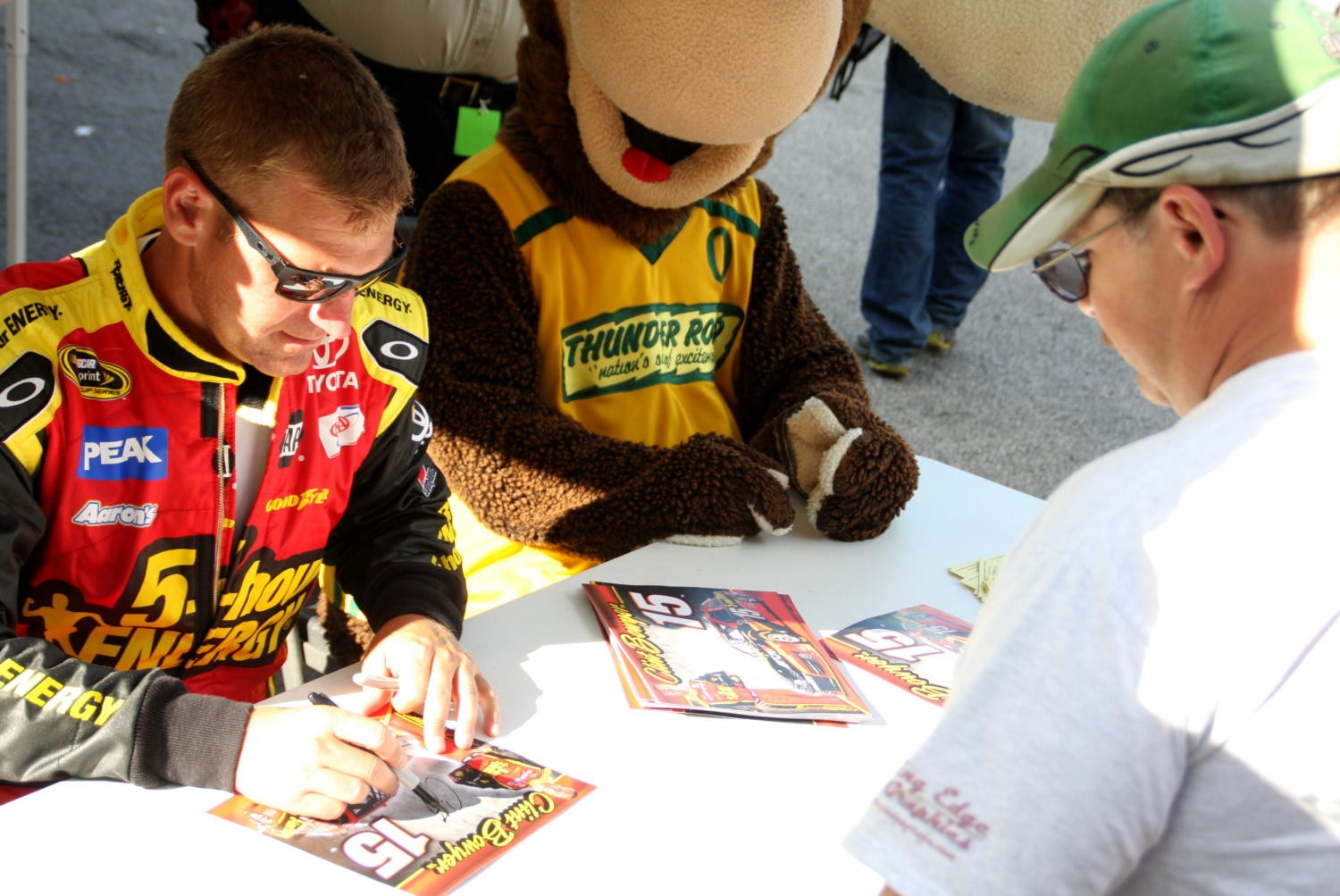 NASCAR Star Clint Bowyer Returning to Governor’s Cup