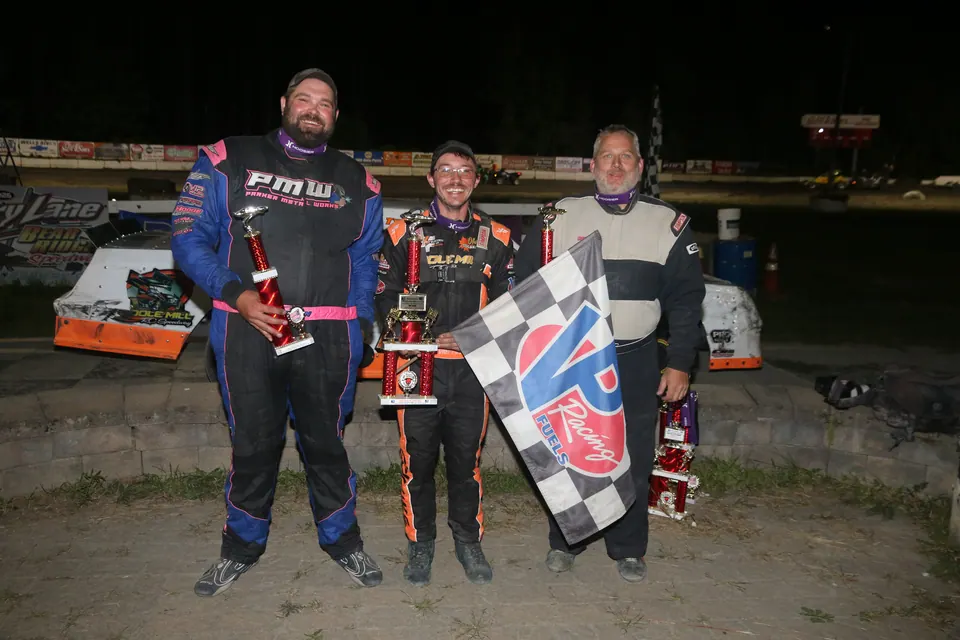 BRS_AW_8-15_Lavalley_Building_Supply_Dirt_Stocks_VL_L-R_Mike_Mann_Tyler_Fellows_