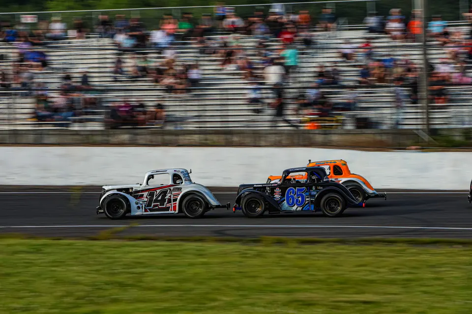 Hovey Wins SK Modified; Moran Takes Street Stock Victory