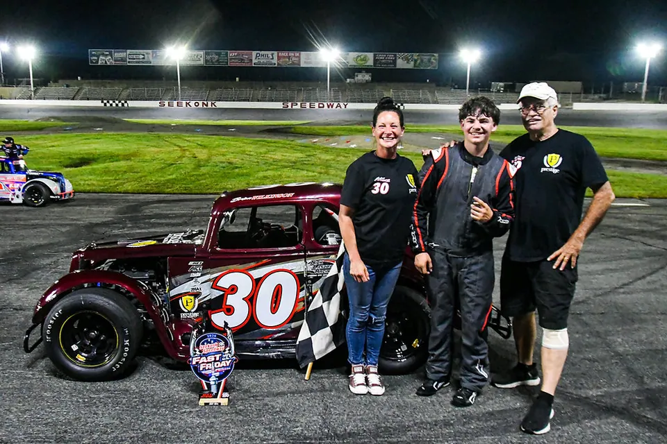 Fast Friday Recap: New Winners, Winning Streaks and Championship Momentum Build at Seekonk Speedway