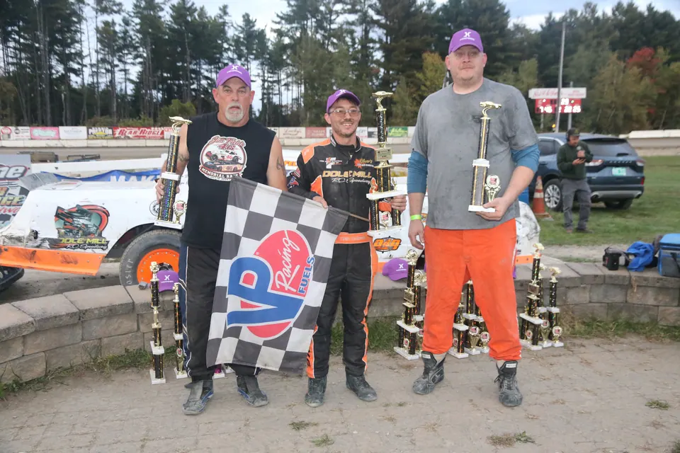 BRS_9-26_AW_LaValley_Building_Supply_Dirt_Stocks_VL_L-R_John_Fields_Tyler_Fellow