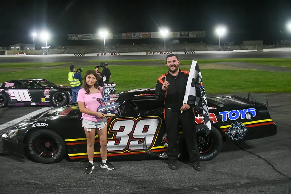 Lascuola Edges Burns for Pro Stock Victory at Seekonk
