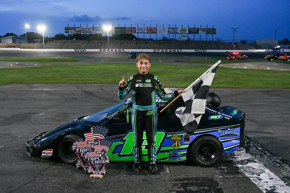 Dib Rockets to Eighth Straight Win at Seekonk Speedway