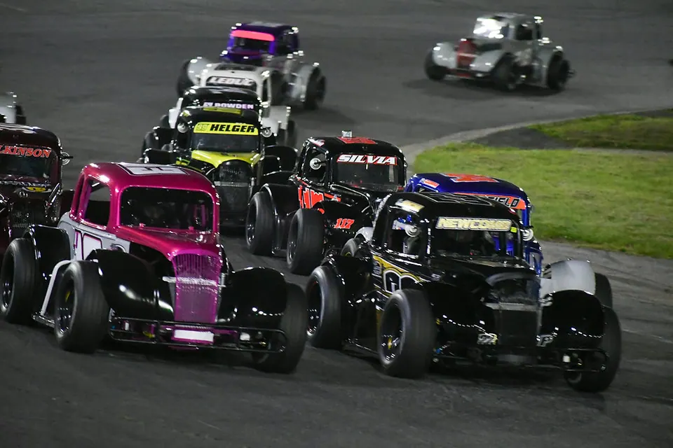 Cavallaro Claims Triple Crown Feature Victory at Seekonk Speedway