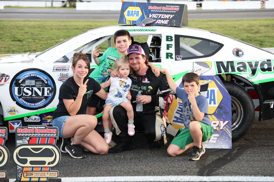 Chris Meyer in Thick of Stafford Late Model Championship Race