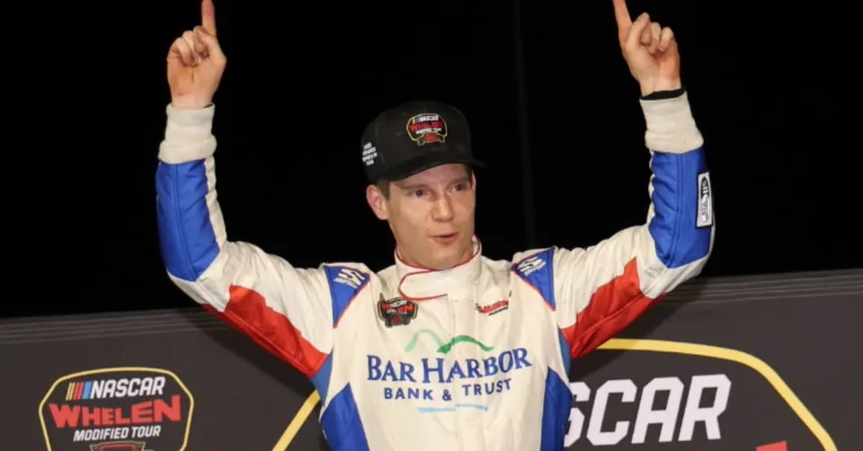 Matt Hirschman Dominates Whelen Modified Tour Thompson 150