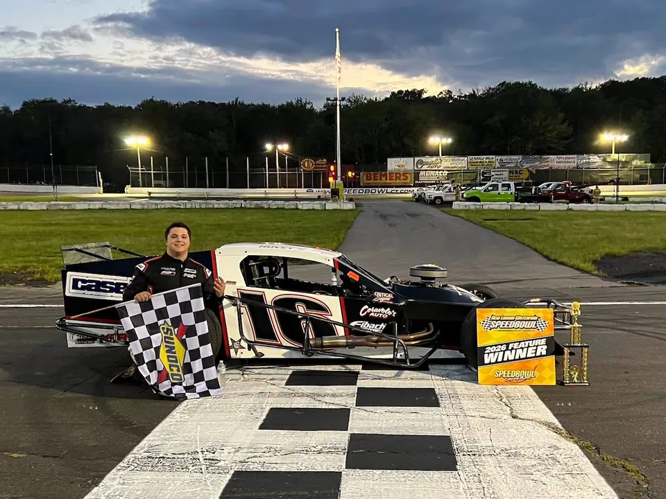 Nickolas Hovey Tops SK Modified Field at Waterford Speedbowl