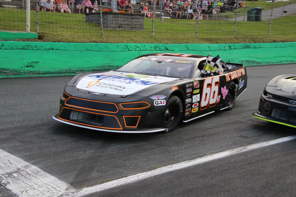 Brendan Moodie Takes Last Lap Dash for Preston's Kia Checkers